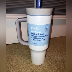 Owala White and Gray 40 oz insulated mug/tumbler with Handle and straw, New!